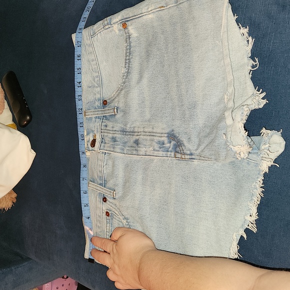 Madewell relaxed denim jean shorts, light wash and distressed size 30 - Picture 9 of 10